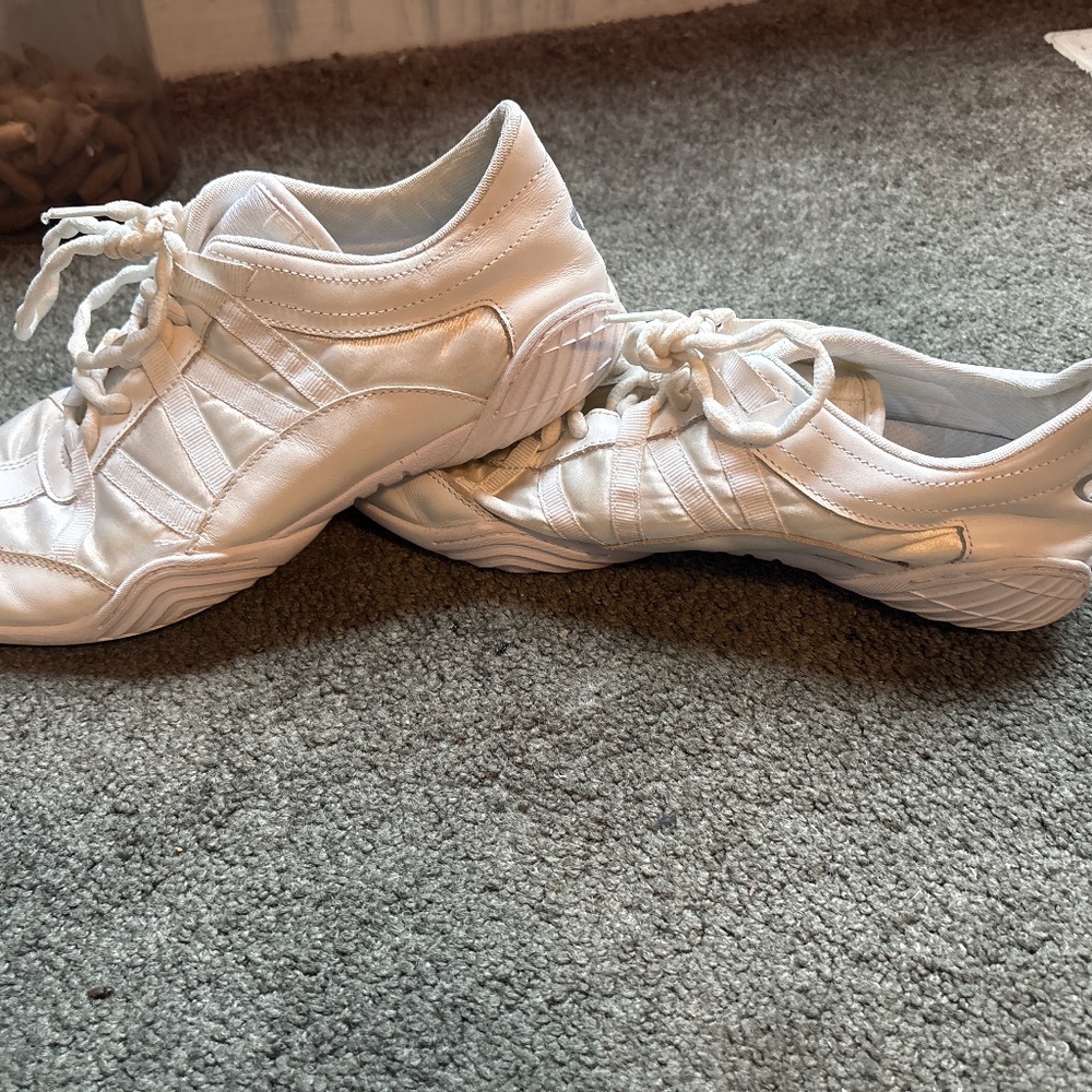Nfinity cheer shoes
